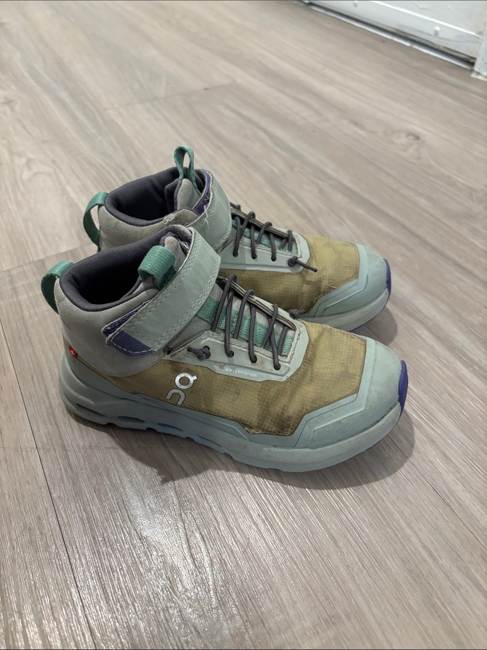 Kids On Running Cloudhero Mid Waterproof hiking shoes